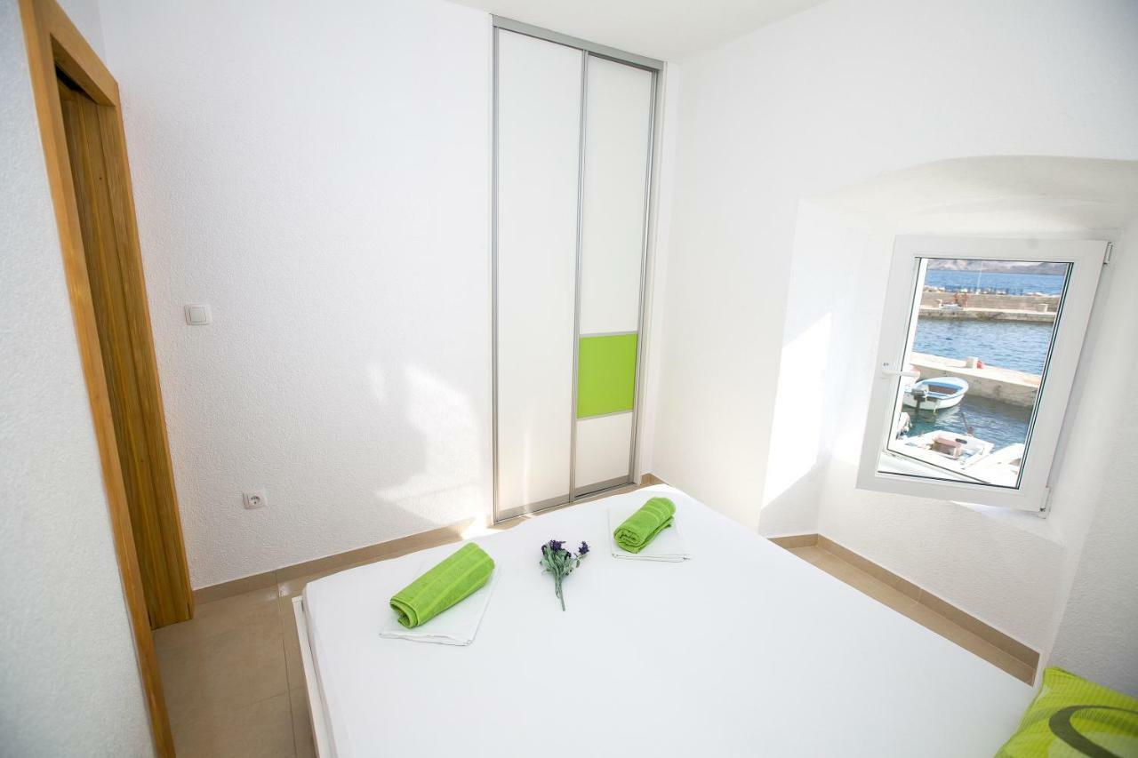 Apartmani Cindric Karlobag Buitenkant foto