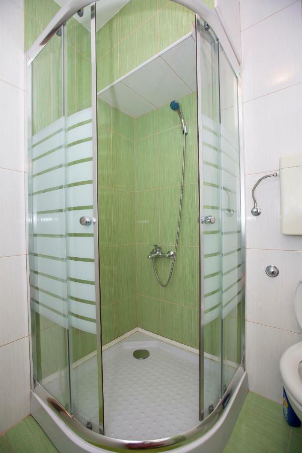 Apartmani Cindric Karlobag Buitenkant foto