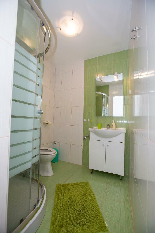 Apartmani Cindric Karlobag Buitenkant foto