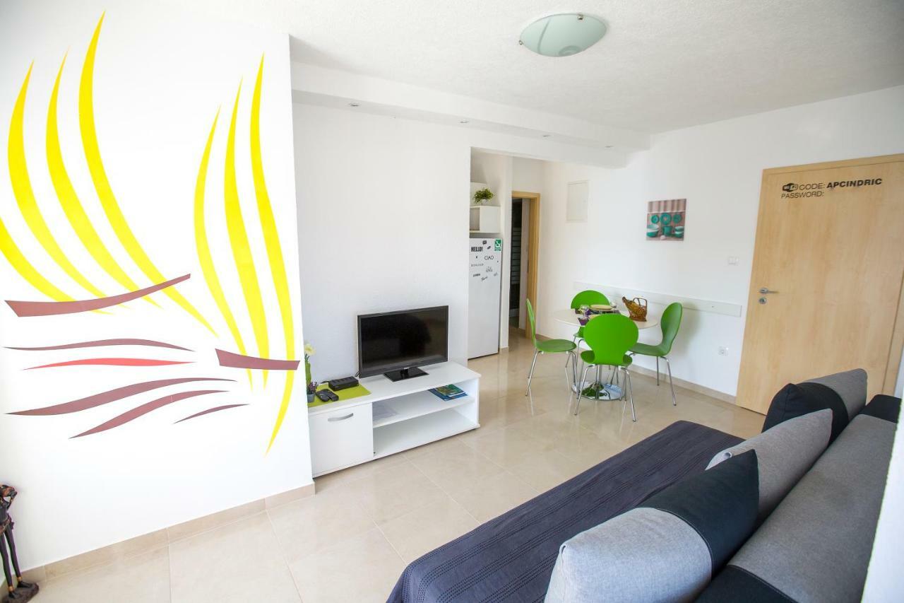 Apartmani Cindric Karlobag Buitenkant foto