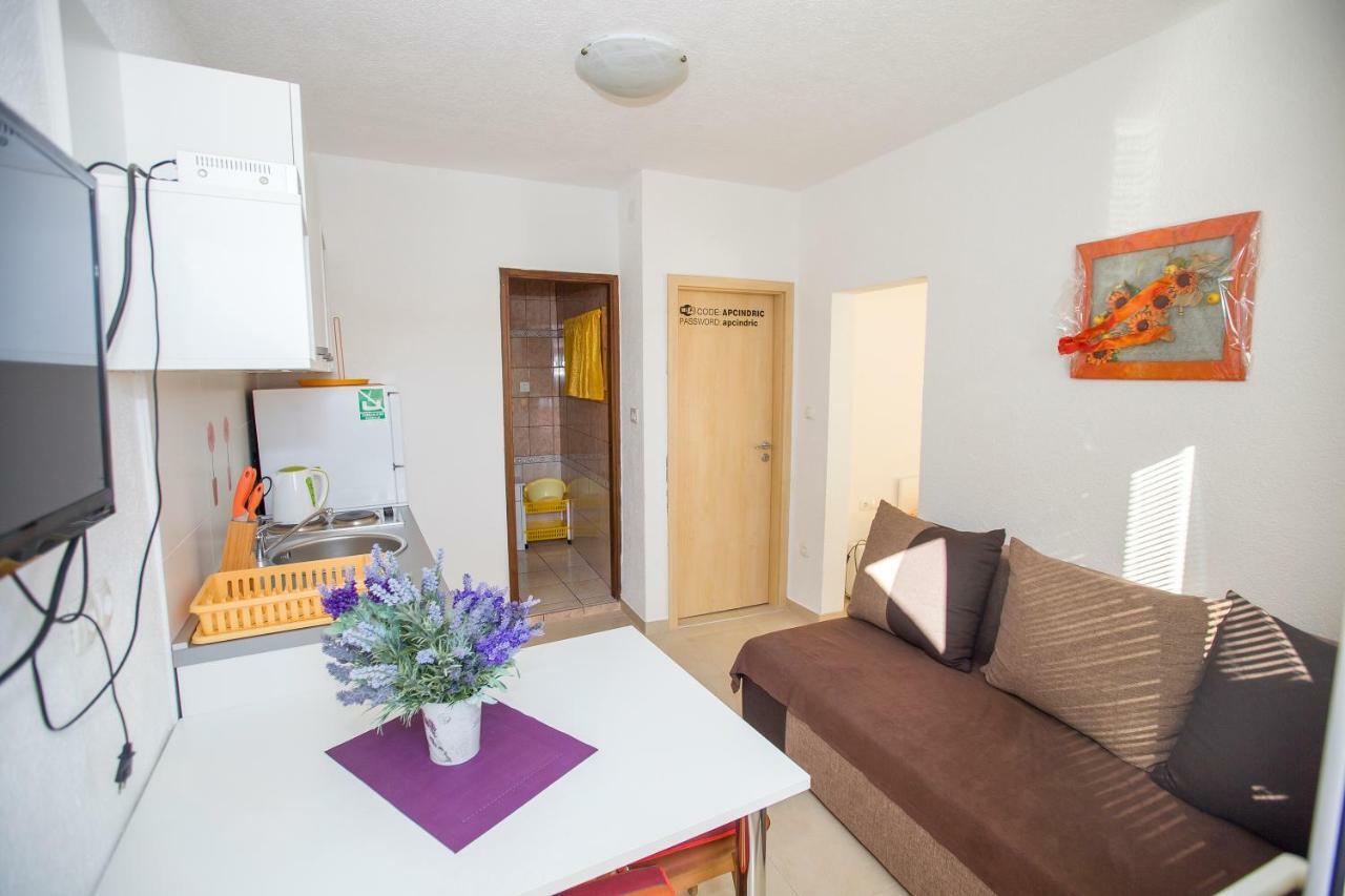 Apartmani Cindric Karlobag Buitenkant foto