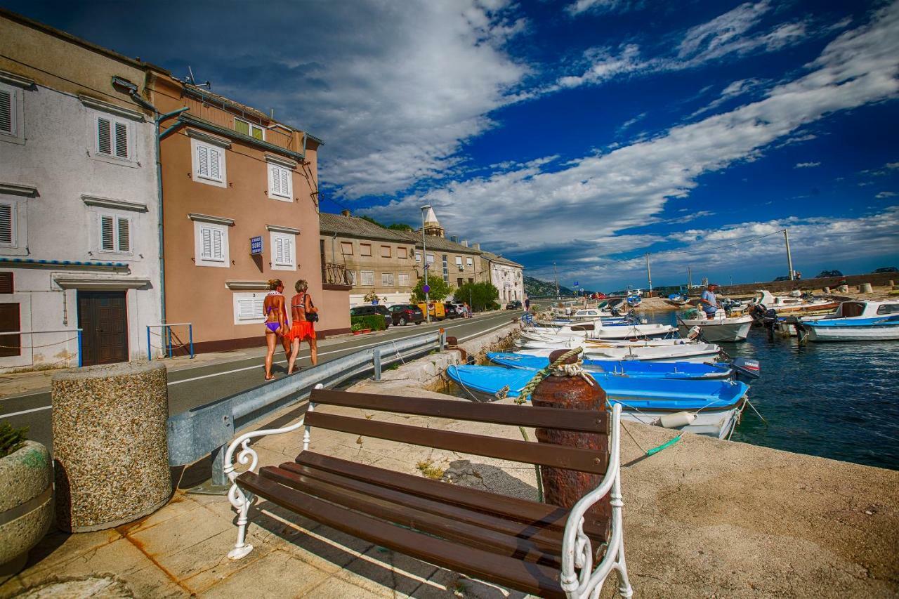 Apartmani Cindric Karlobag Buitenkant foto