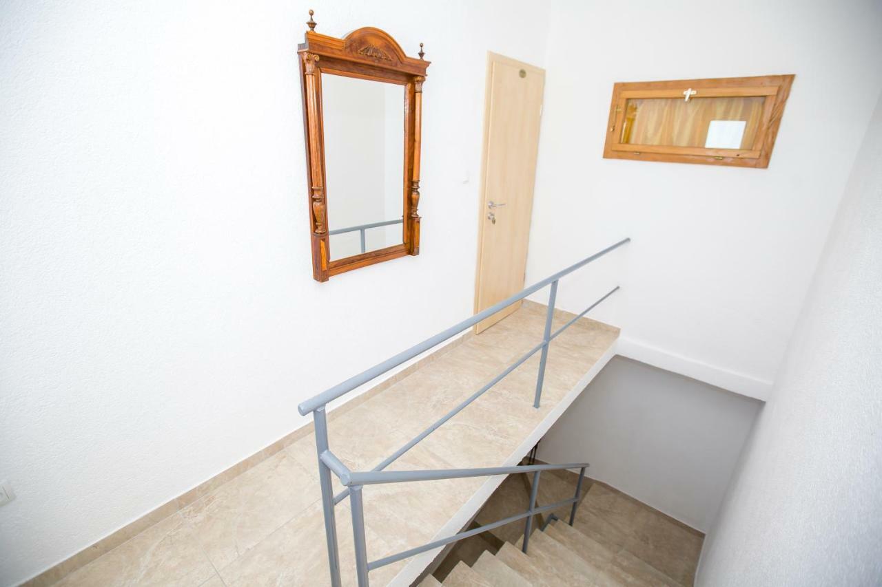 Apartmani Cindric Karlobag Buitenkant foto